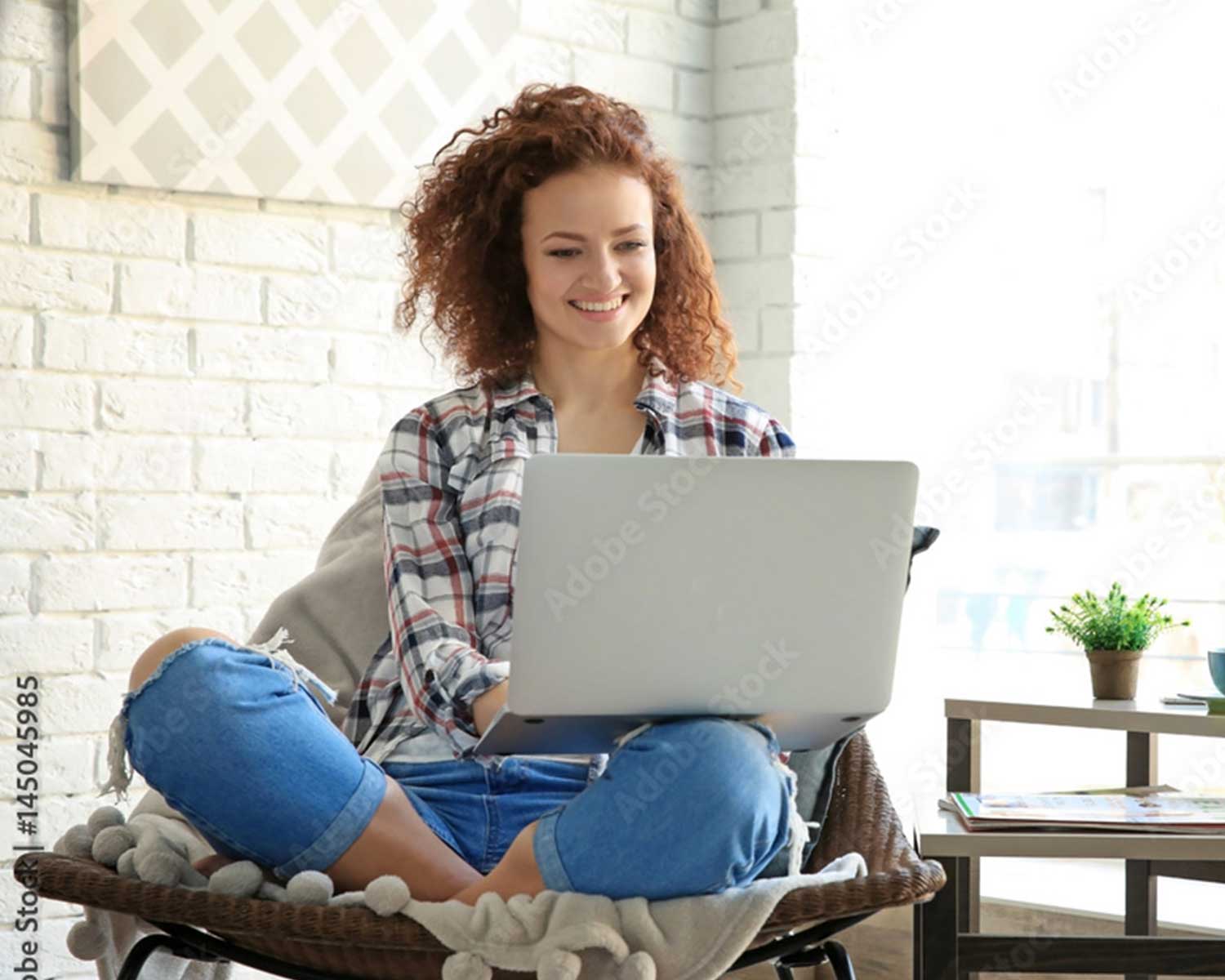 woman sitting and shopping online | online ordering and ecommerce